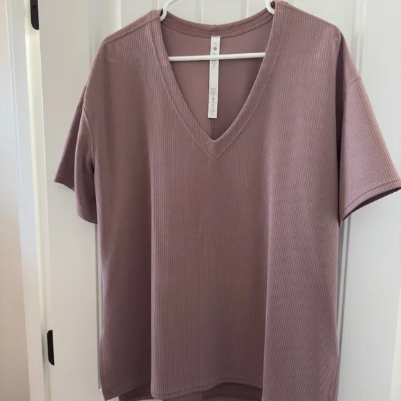 Lululemon / Ribbed Softstreme Relaxed-Fit T-Shirt / Twilight Rose / Size 10 - Picture 1 of 5